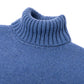 Exklusiv für Michael Jondral: Denimblauer Rollkragenpullover aus schottischem 4-Ply Kaschmir