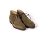 Bootee "Classic Chukka" mit Lamfellfutter aus olivgrünem Rauhleder - reine Handarbeit