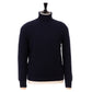 Dunkelblauer Rollkragenpullover aus schottischem 4-Ply Kaschmir on