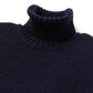Dunkelblauer Rollkragenpullover aus schottischem 4-Ply Kaschmir on